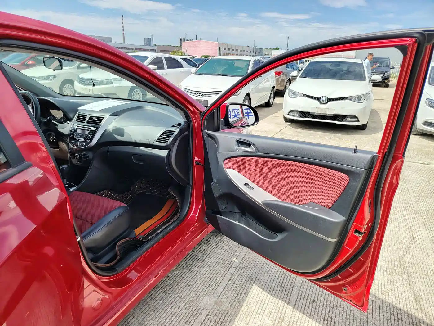 Hyundai Reina 2014 Model 1.4L Automatic GLX фото 7