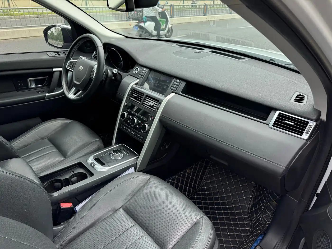 Land Rover Discovery Sport 2016 2.0T HSE фото 9