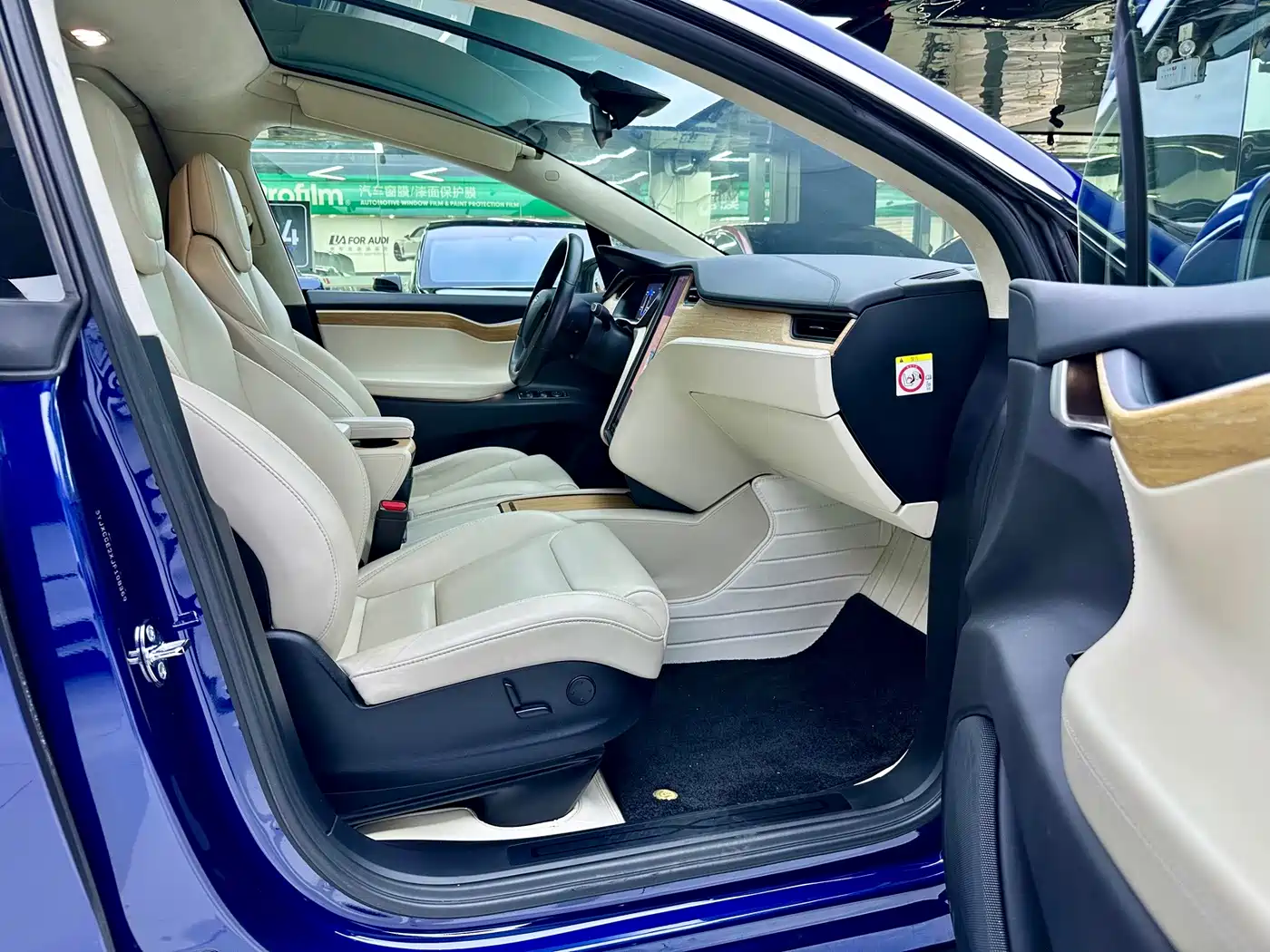 Фото 12 - Tesla Model X
