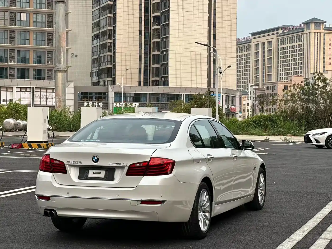 BMW 5 Series 2014 525Li Luxury Design Package фото 8