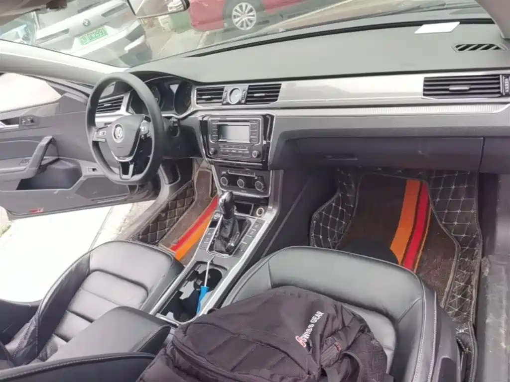 Volkswagen Passat 2015 1.8TSI DSG Elegance Edition фото 10