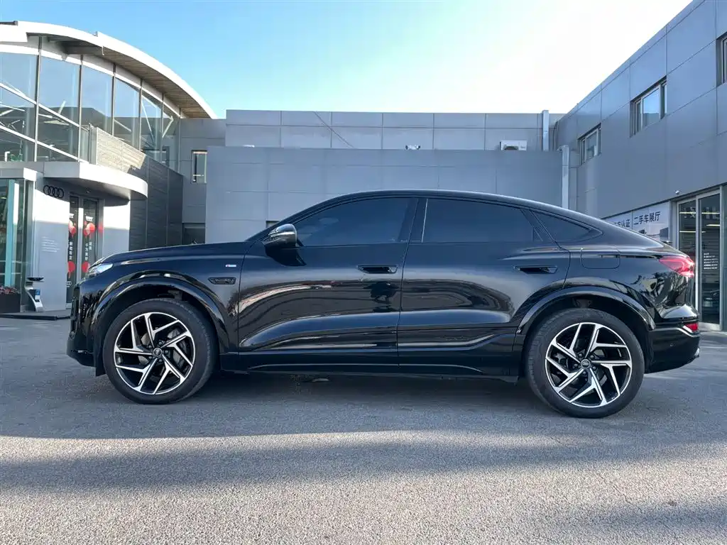 AUDI Q6L SPORTBACK E TRON