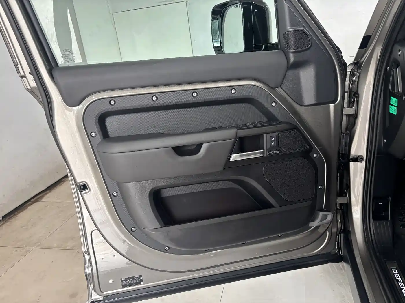 Land Rover Defender 2025 110 3.0T P400 X фото 12