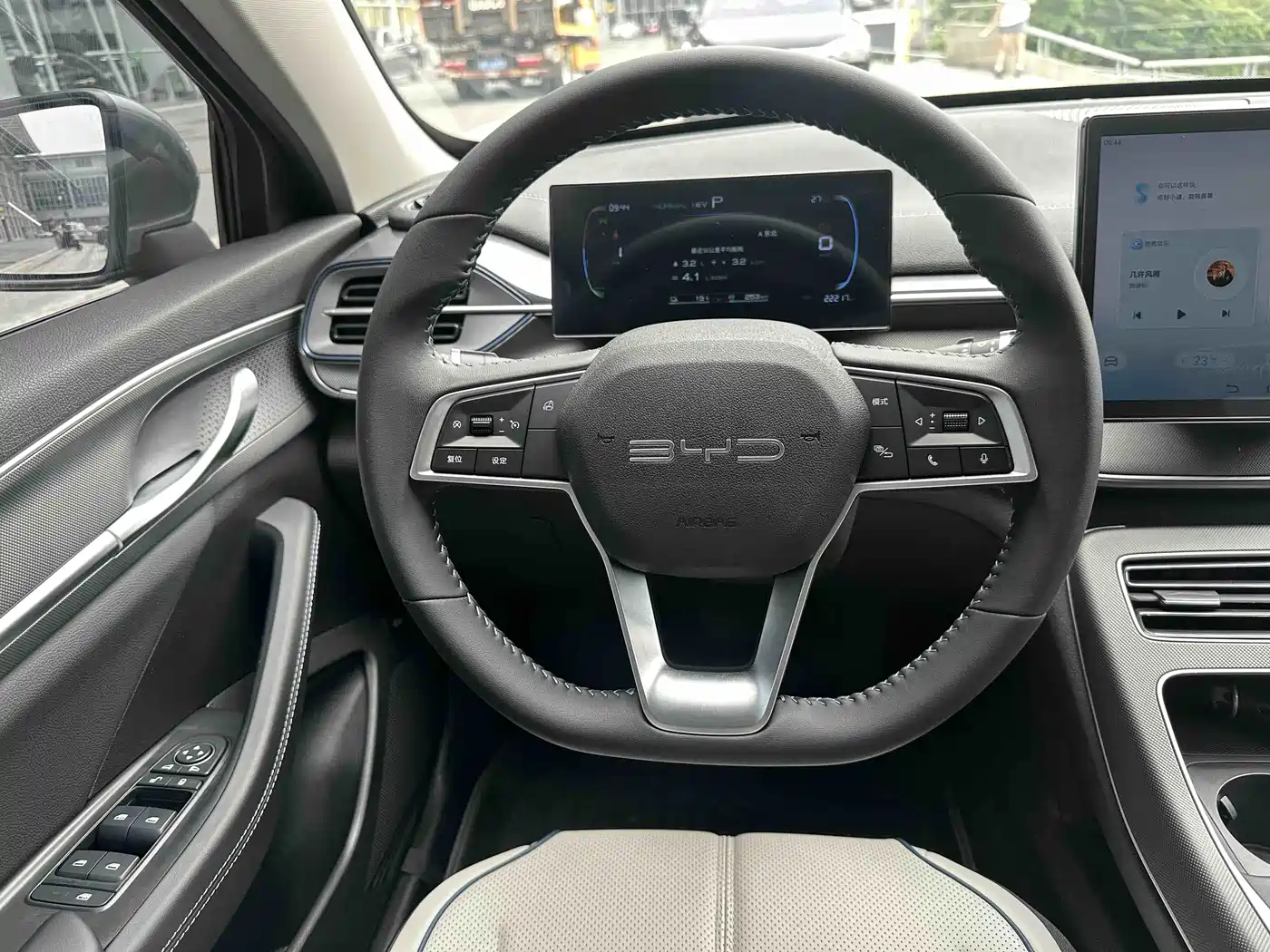 BYD Destroyer 05 2024 Glory Edition DM-i 55KM Luxury фото 16