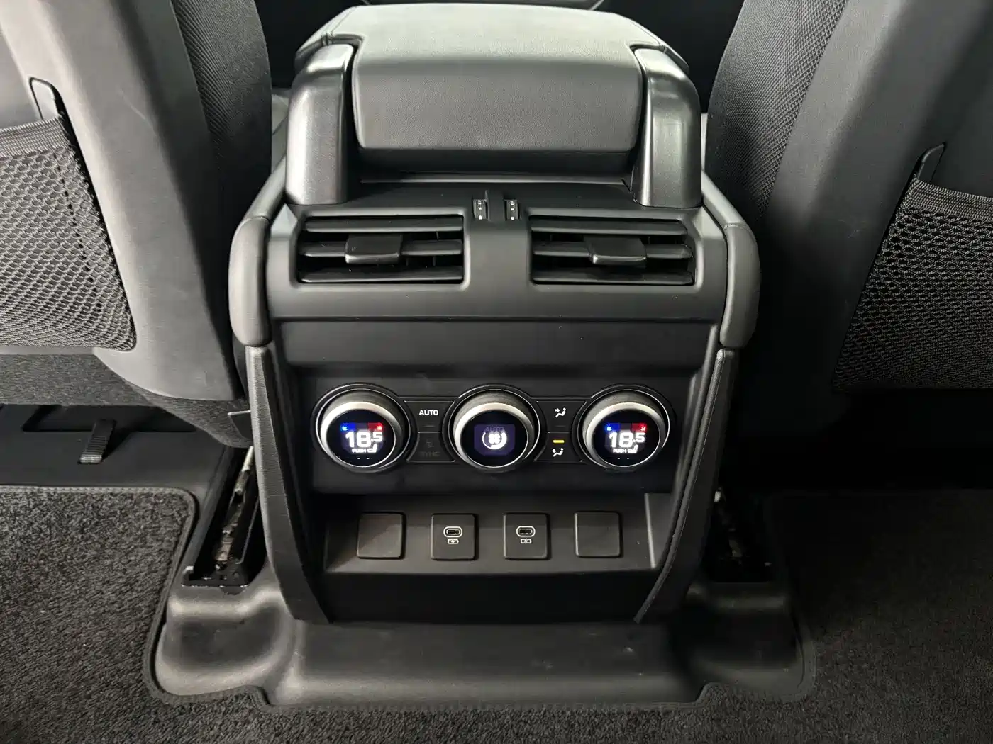 Land Rover Defender 2025 110 3.0T P400 X фото 22