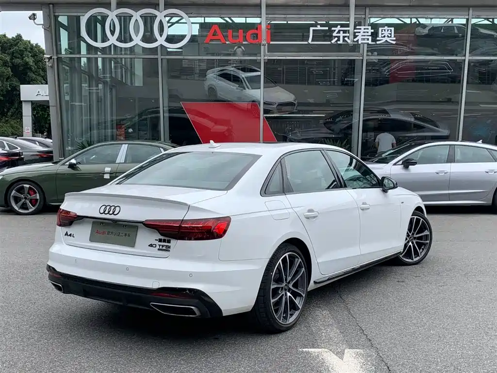 Audi A4L 2023 40 TFSI quattro Luxury Sport фото 6