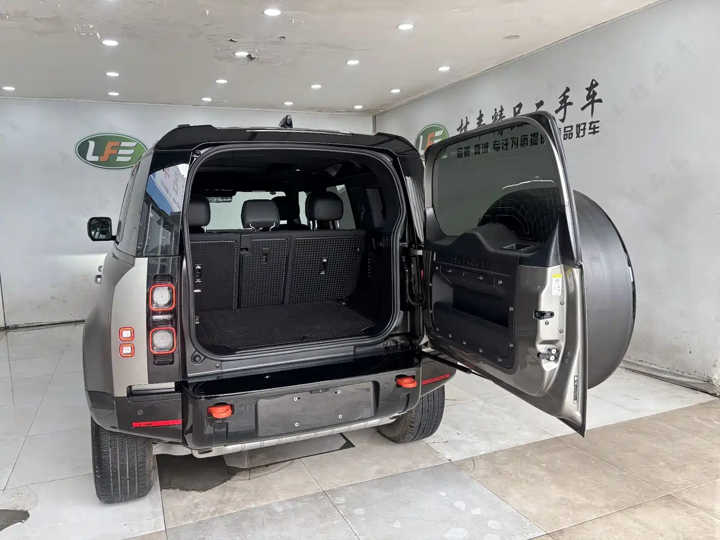 Land Rover Defender 2025 110 3.0T P400 X фото 30