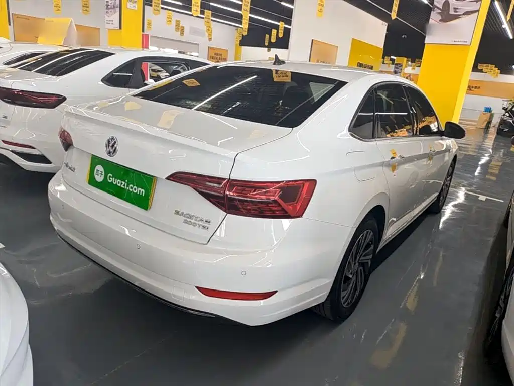 VOLKSWAGEN SAGITAR