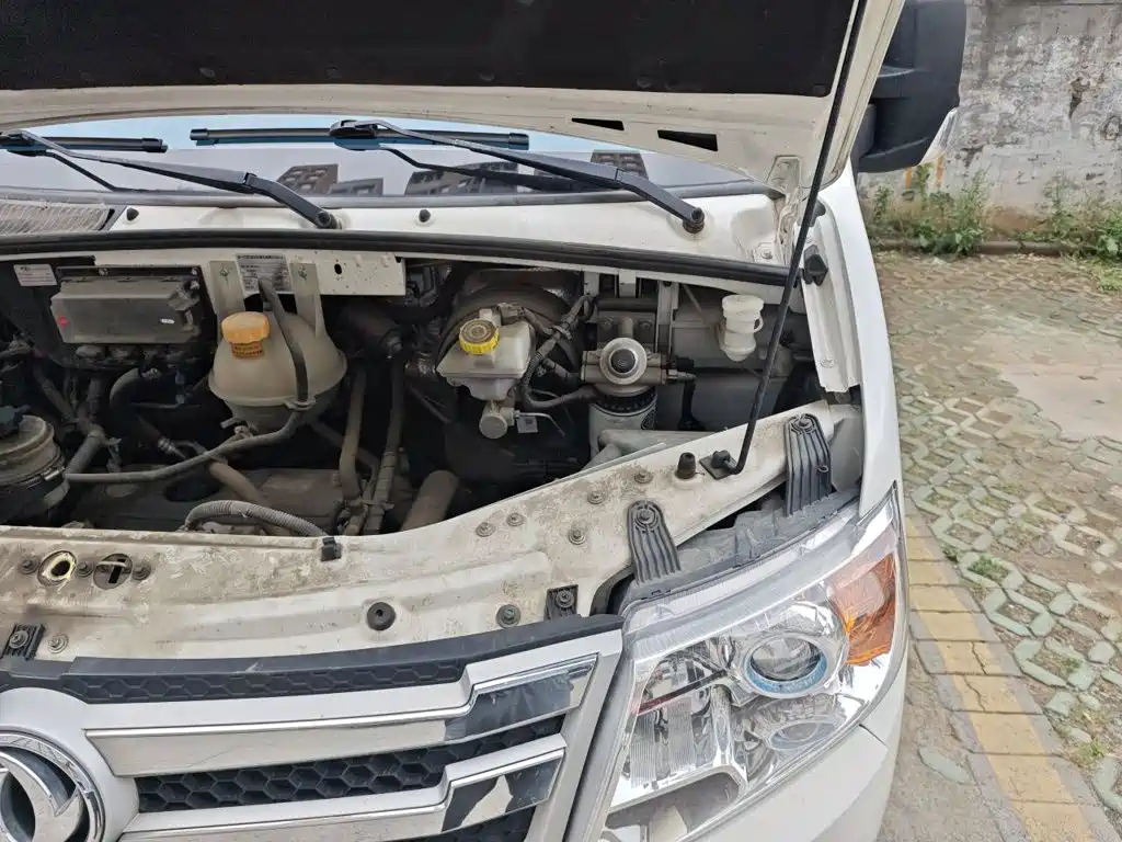 Dongfeng Yufeng Yufeng 2020 2020 2.3T Economy Logistics Vehicle Short Wheelbase Low Roof 5-9 Seats WP2.3