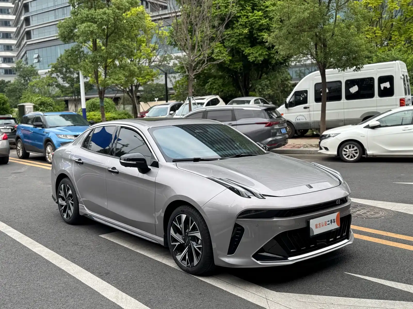 Фото 3 - Lynk & Co 03
