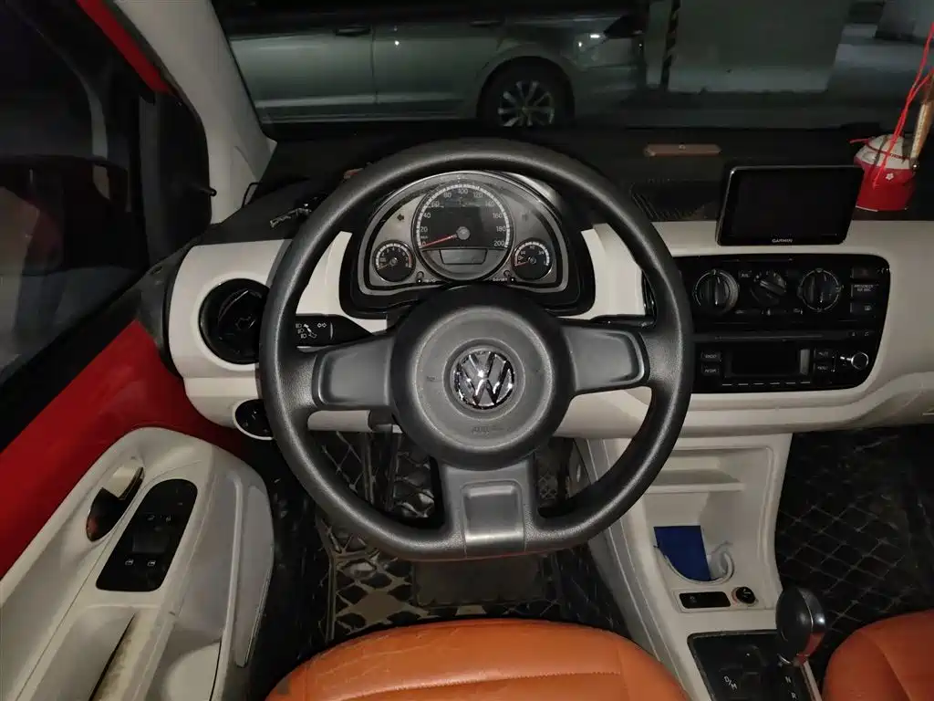 Volkswagen up! 2015 1.0L move up! фото 3