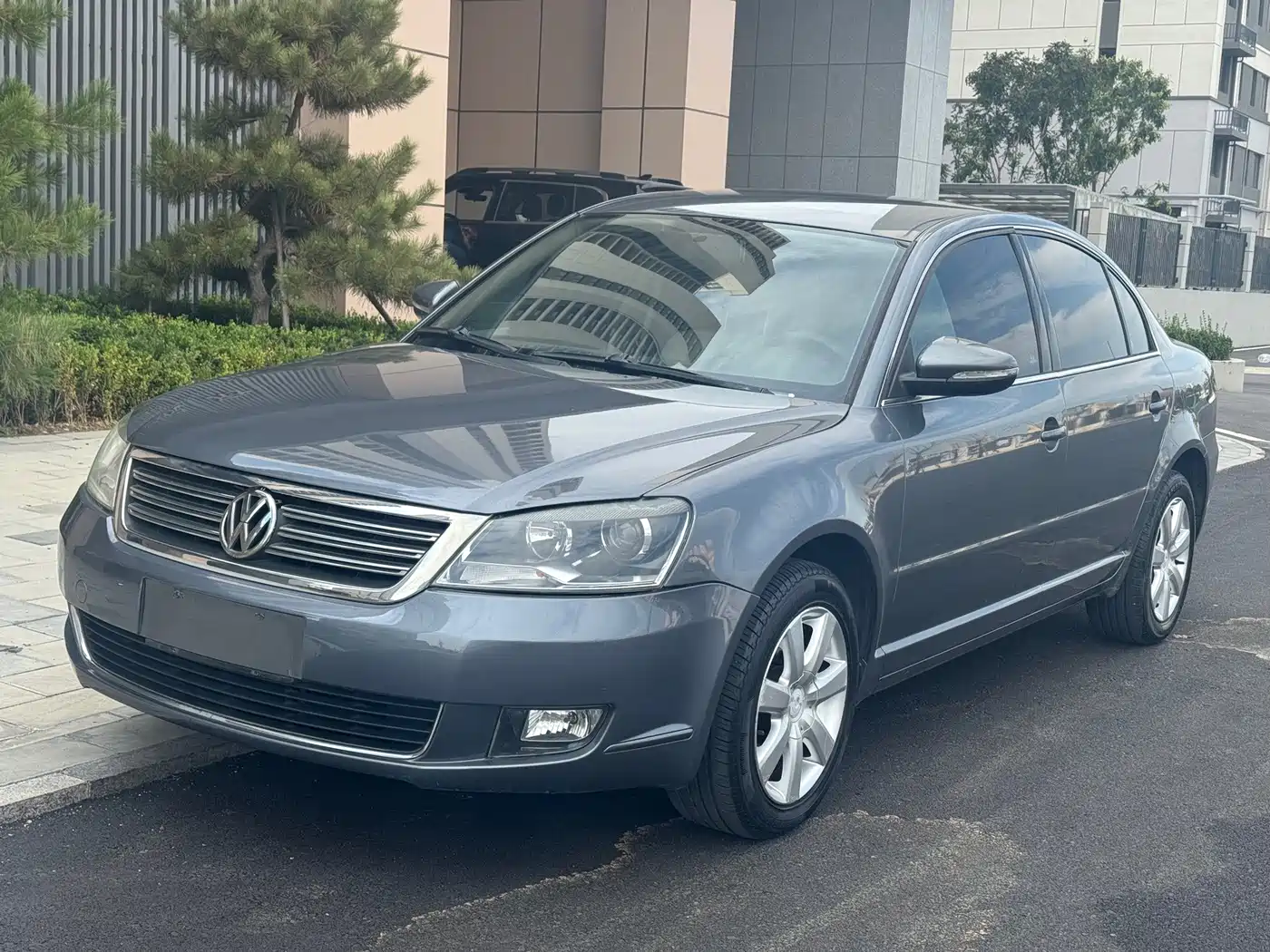 Volkswagen Passat Lingyu 2011 2009 2.0L MFI Automatic Premium
