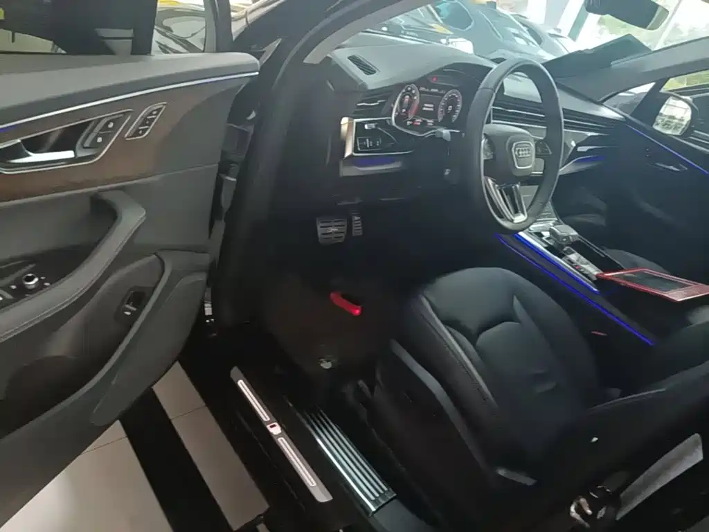 Фото 16 - Audi Q7