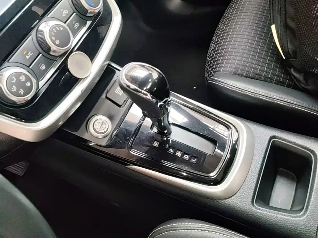 Фото 14 - Nissan Tiida