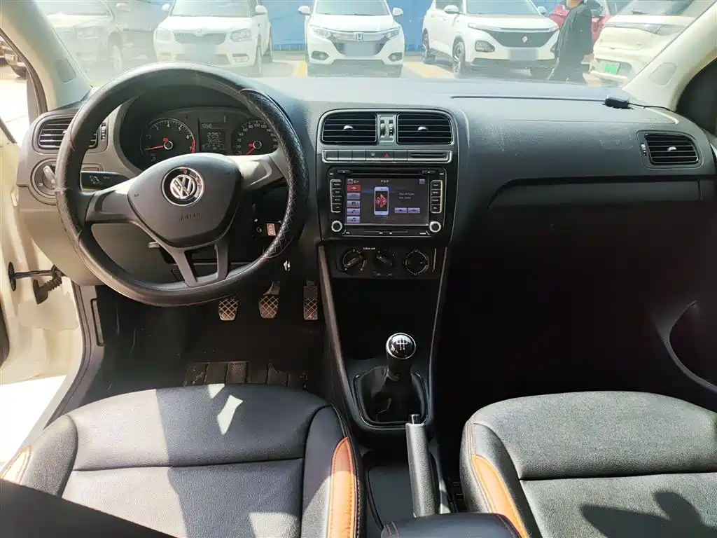 Volkswagen Polo 2016 1.4L Manual Trend фото 6