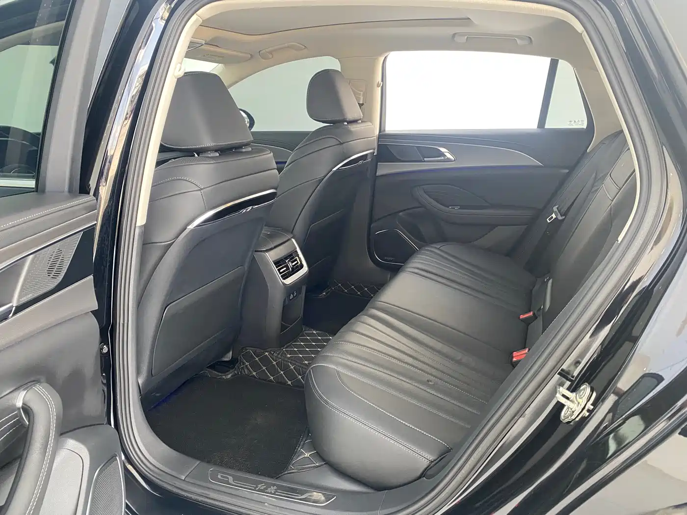 Hongqi H5 2023 2.0T Auto Smart Connect Flag Enjoy фото 6