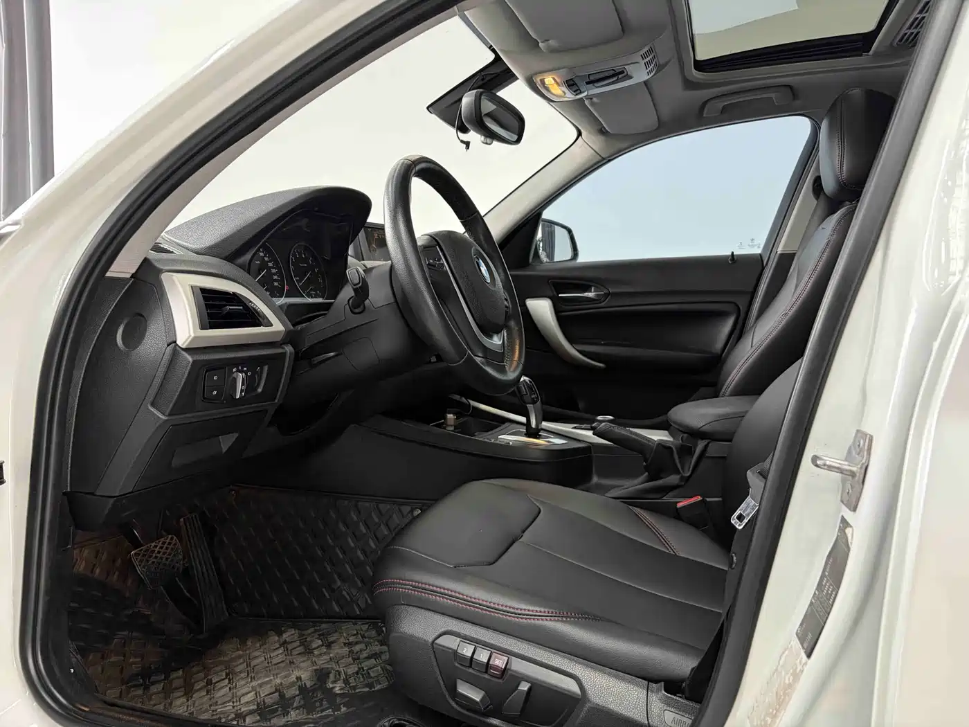BMW 1 Series (Import) 2015 120i Leading фото 3