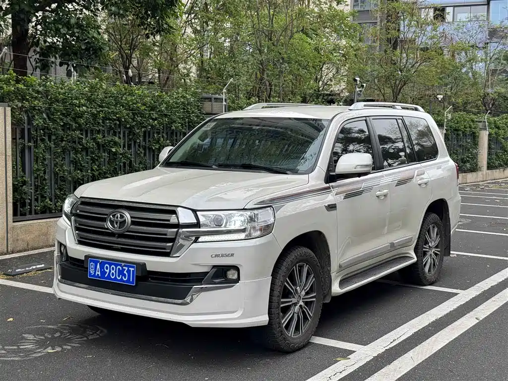 Toyota Land Cruiser (Import) 2015 4.0L V6 Middle East Low Configuration Edition