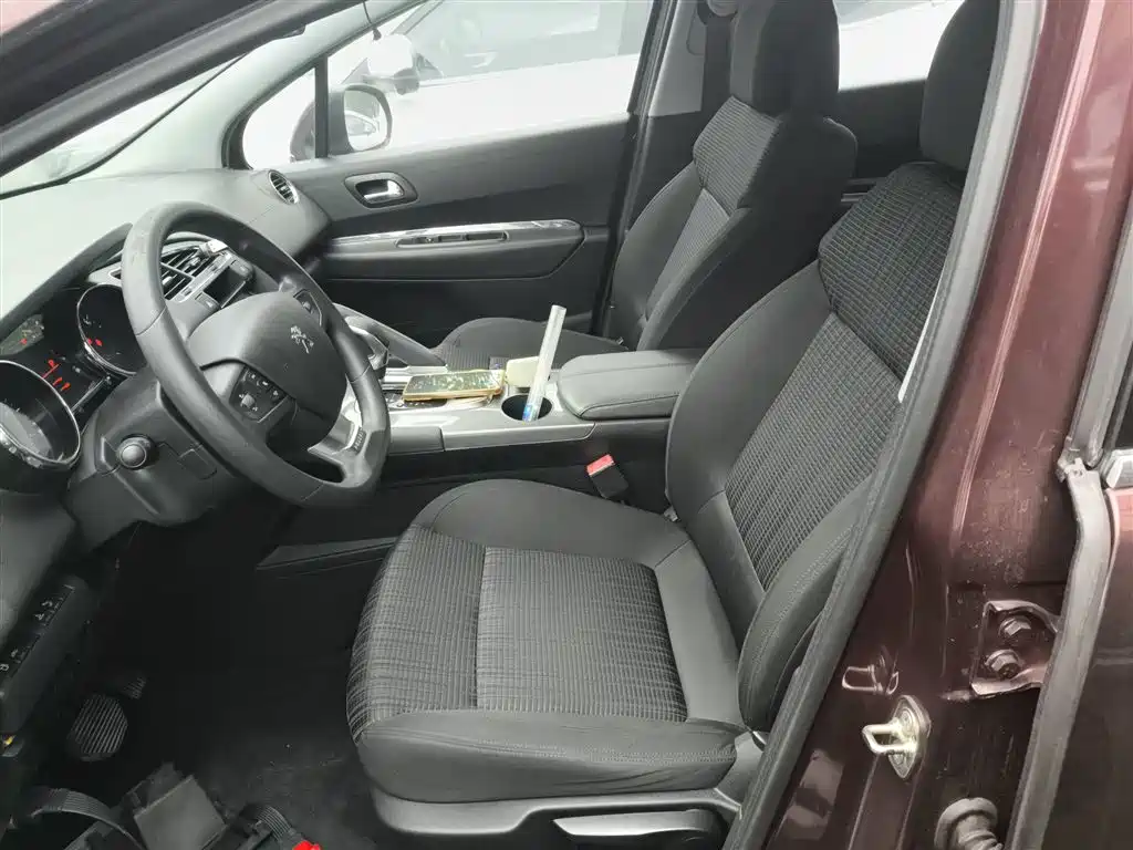 Peugeot 3008 2016 2.0L Automatic Classic Edition фото 12