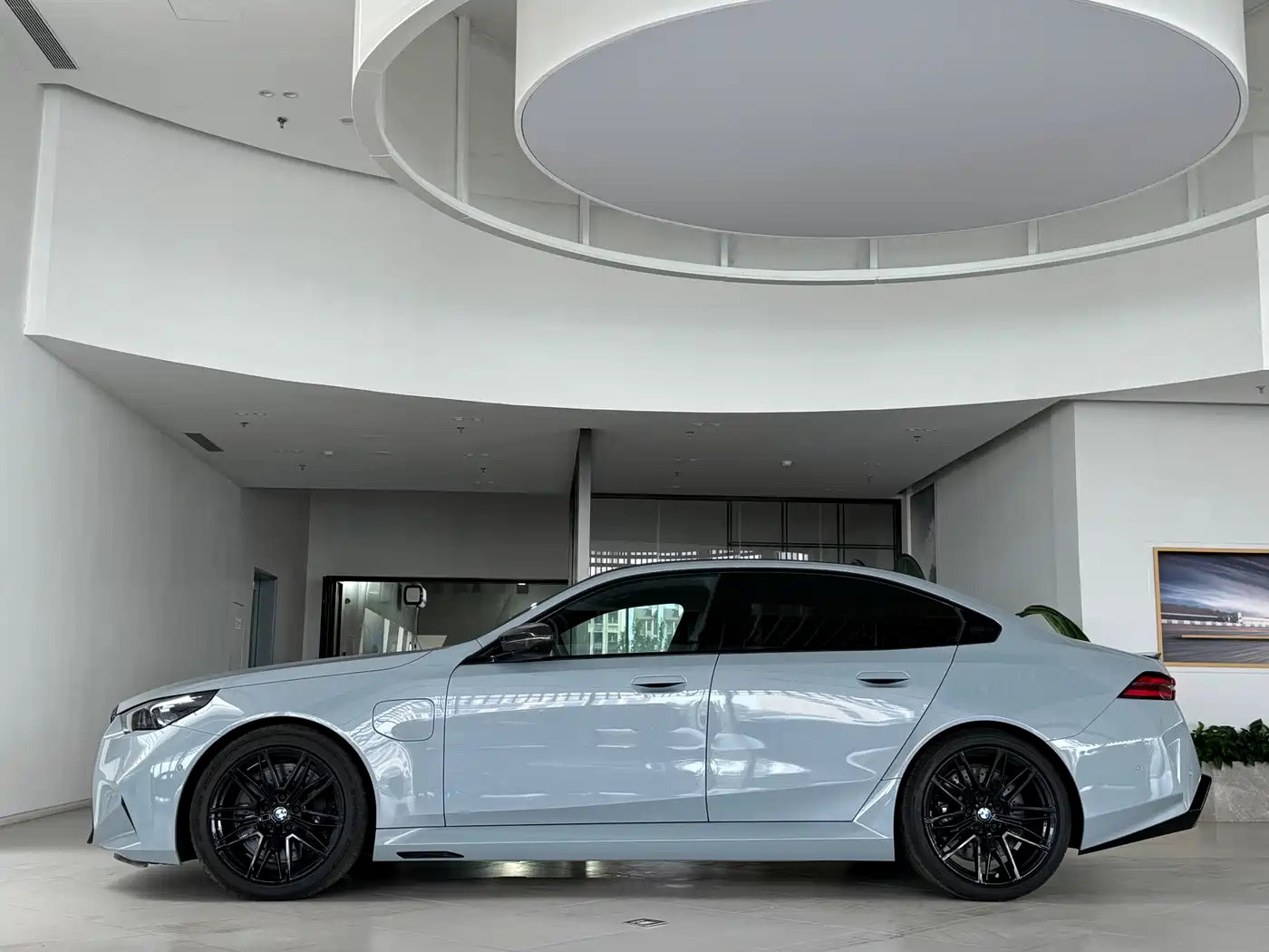 BMW M5 New Energy 2025 M5 фото 4