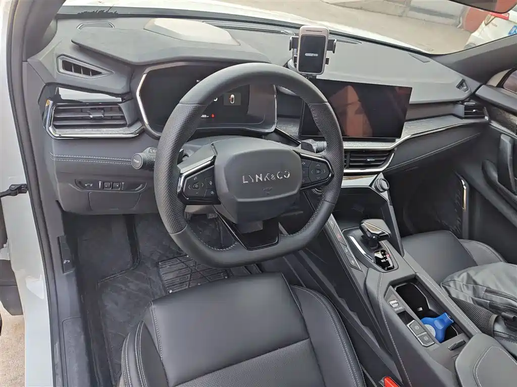 Lynk & Co 06 2023 Remix 1.5T Power Pro фото 10