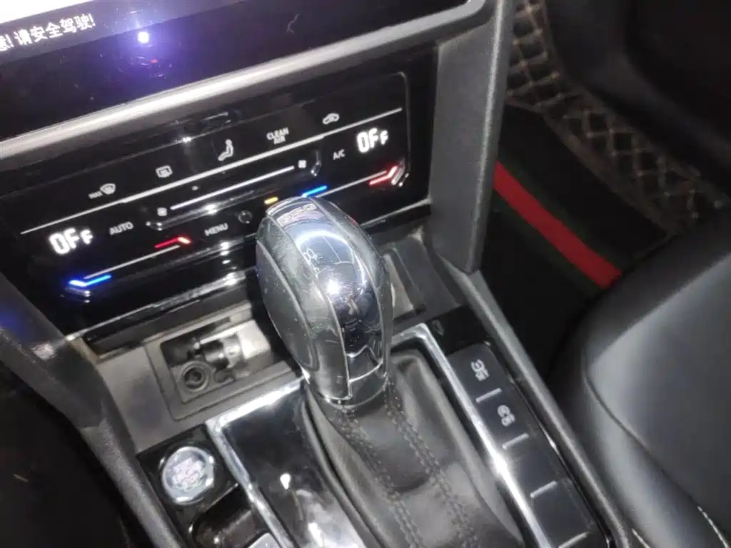 Volkswagen Lamando 2021 280TSI DSG Luxury Phantom Edition фото 14