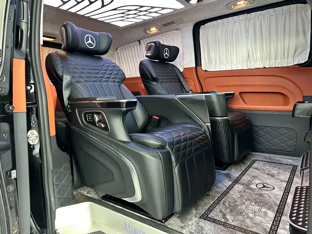 Mercedes-Benz Vito 2023 2.0T Business 7-Seater фото 16