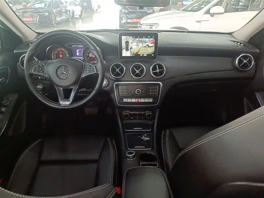 Mercedes-Benz GLA 2018 GLA 200 Dynamic фото 6