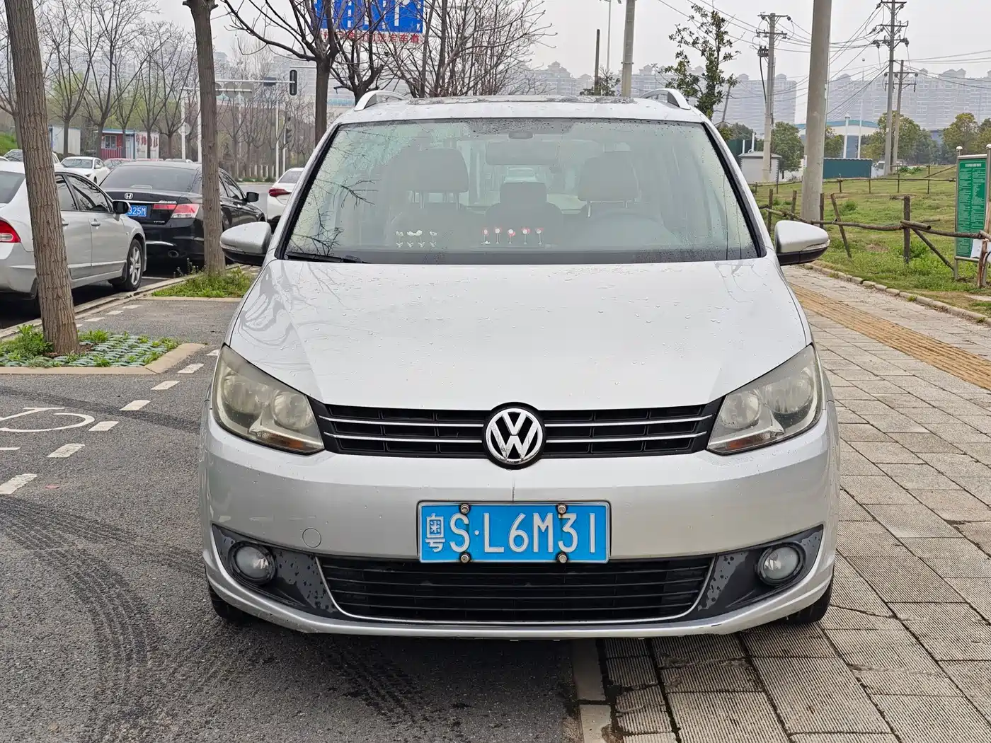 Volkswagen Touran 2013 1.4T DSG Comfort 5-seater фото 2