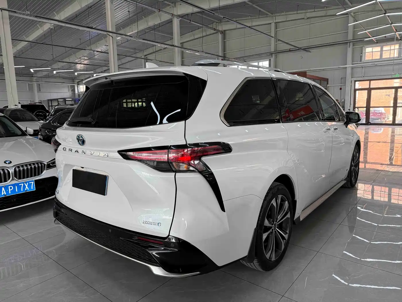 Toyota Granvia 2023 2.5L Hybrid Prestige PLUS Edition фото 4