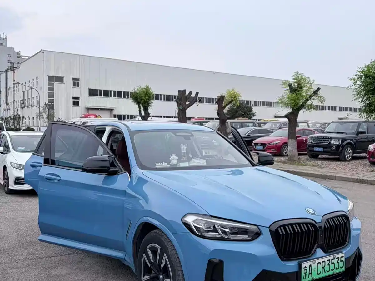 BMW iX3 2024 Leading Edition фото 2
