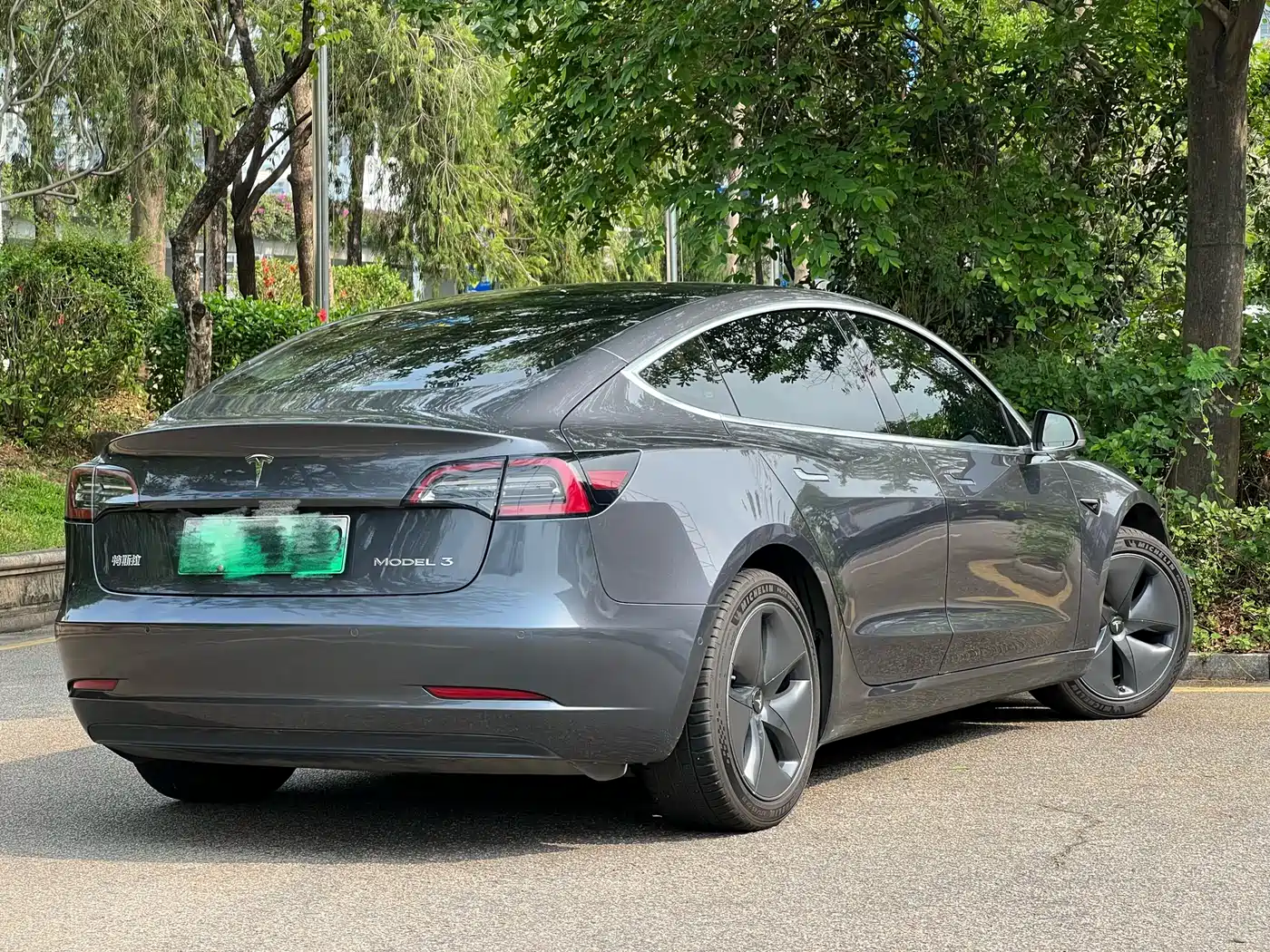 TESLA MODEL 3
