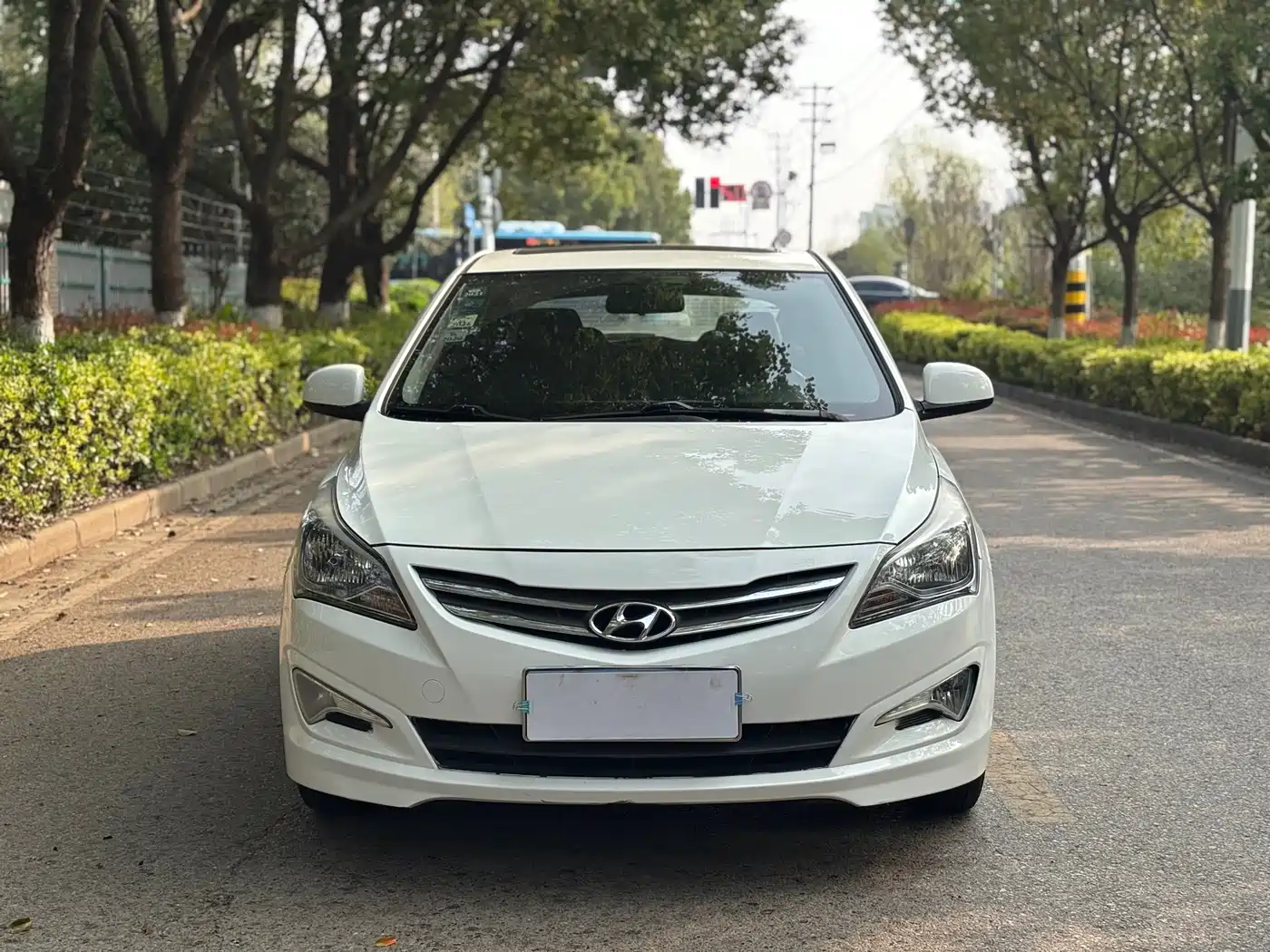 Hyundai Reina 2014 Model 1.4L Automatic GLX фото 2