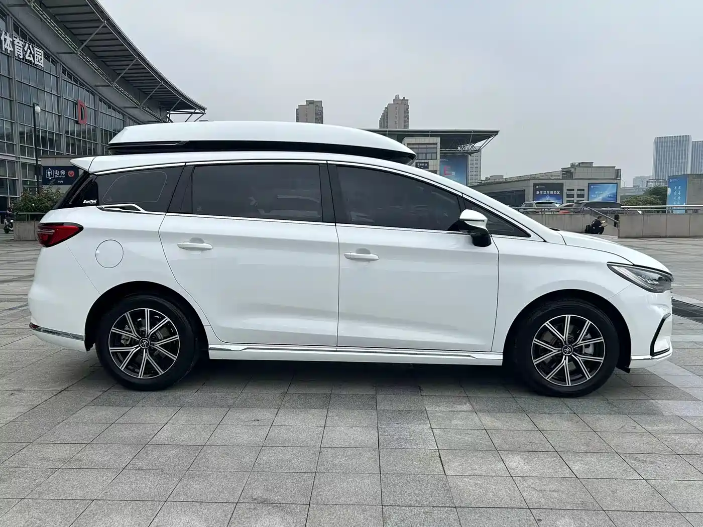 BYD Song MAX New Energy 2022 DM-i 105KM Executive Edition фото 5