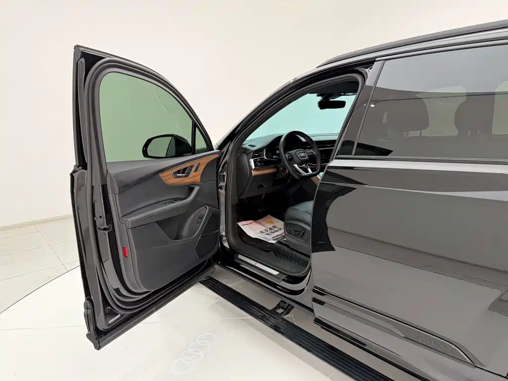Фото 21 - Audi Q7