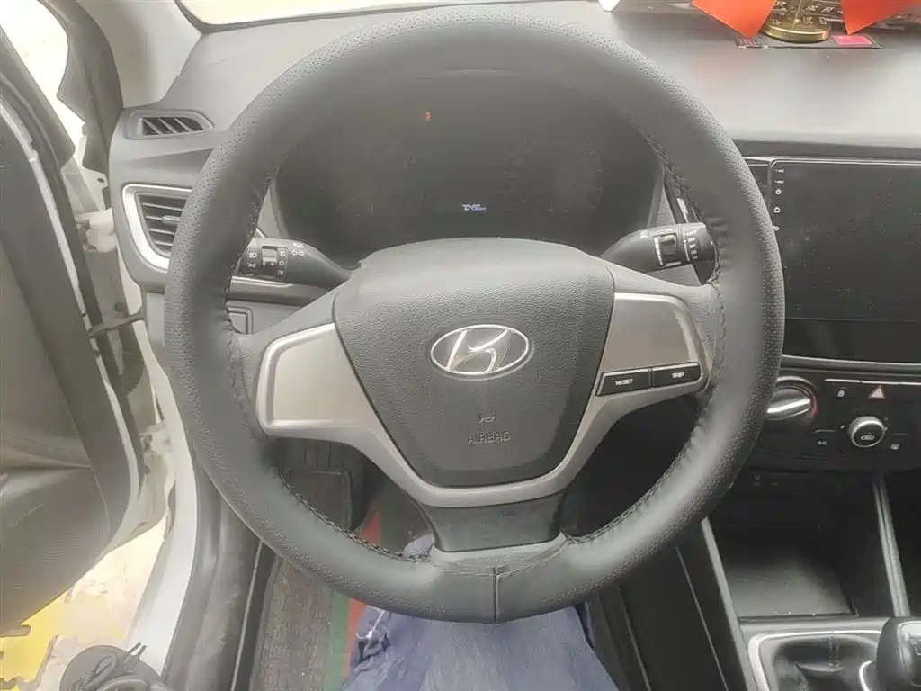 Hyundai Verna 2016 1.4L Manual Cool Edition GLS фото 11
