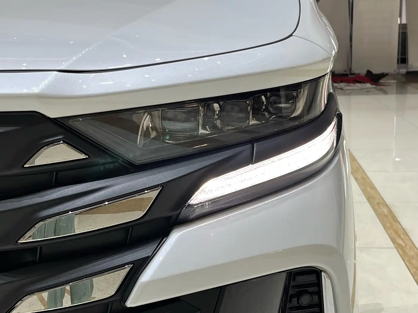 Toyota Vellfire 2025 2025 Crown Hybrid 2.5L Ink Gold Executive Edition