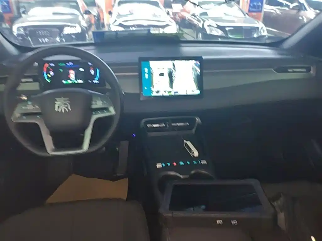BYD Qin PLUS 2026 DM-i Smart Edition 128KM Progressive фото 10