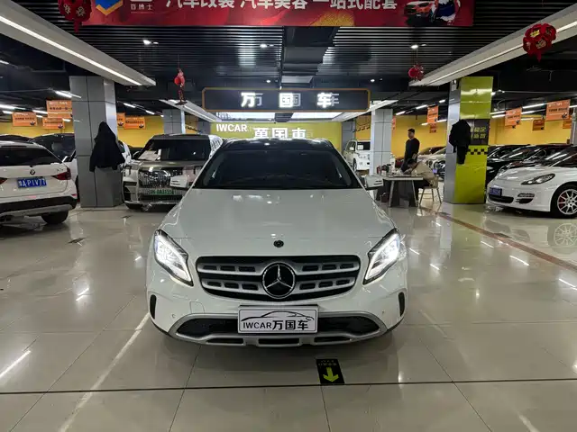 MERCEDES-BENZ GLA