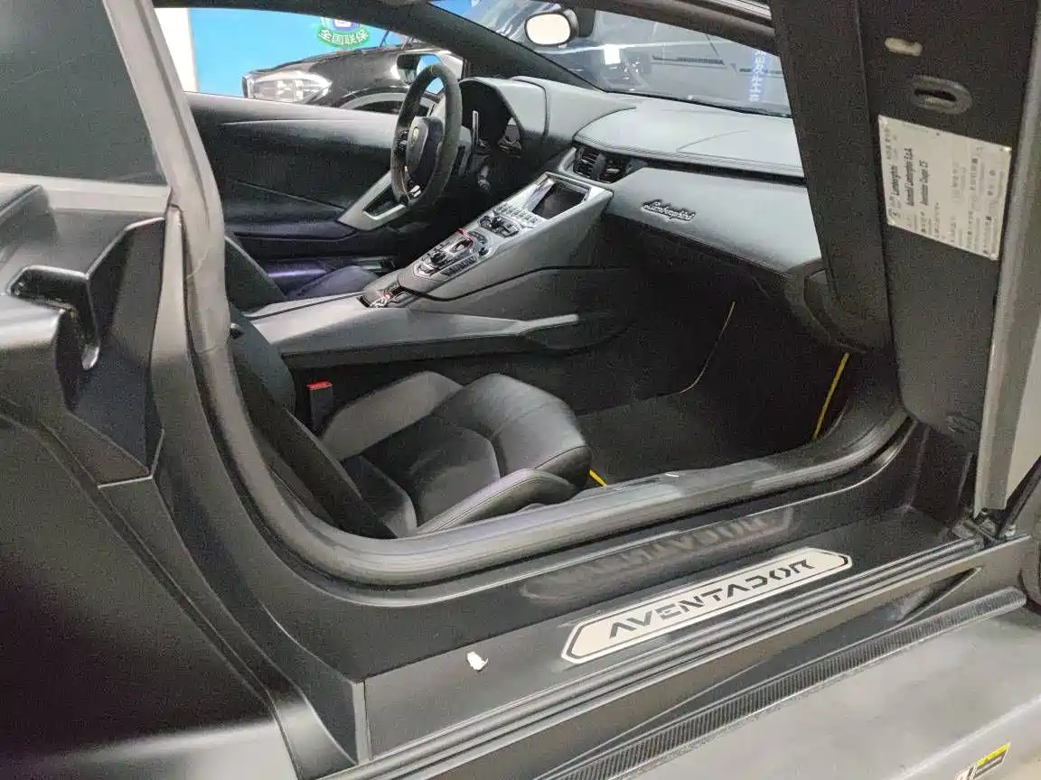 Lamborghini Aventador 2011 LP 700-4 фото 7