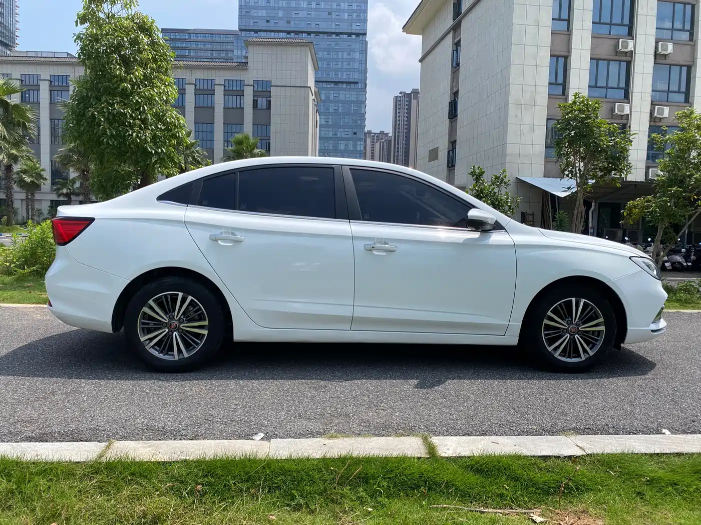 Roewe i5 2019 2019 1.5L Auto 4G Langhao Edition