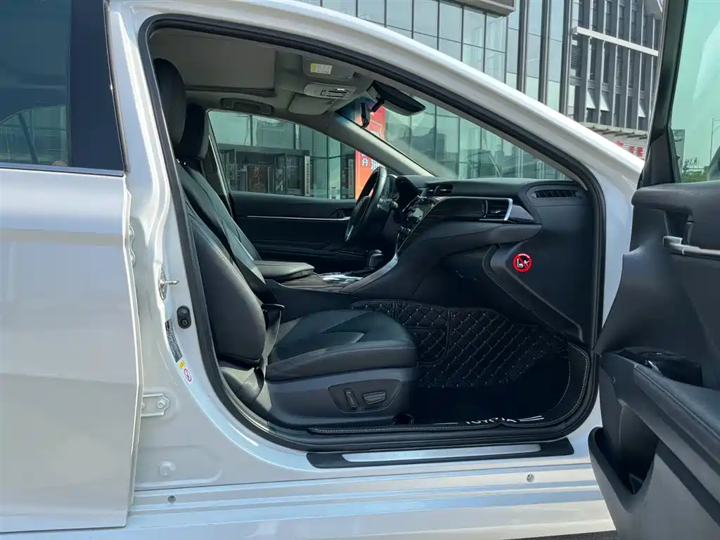 Toyota Camry 2018 2.5G Luxury Edition фото 7