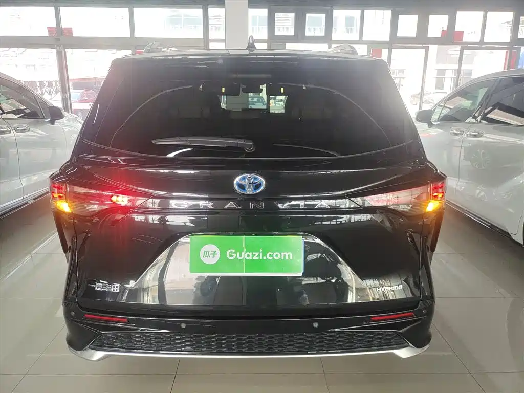 Toyota Granvia 2023 2.5L Hybrid Prestige PLUS Edition фото 6