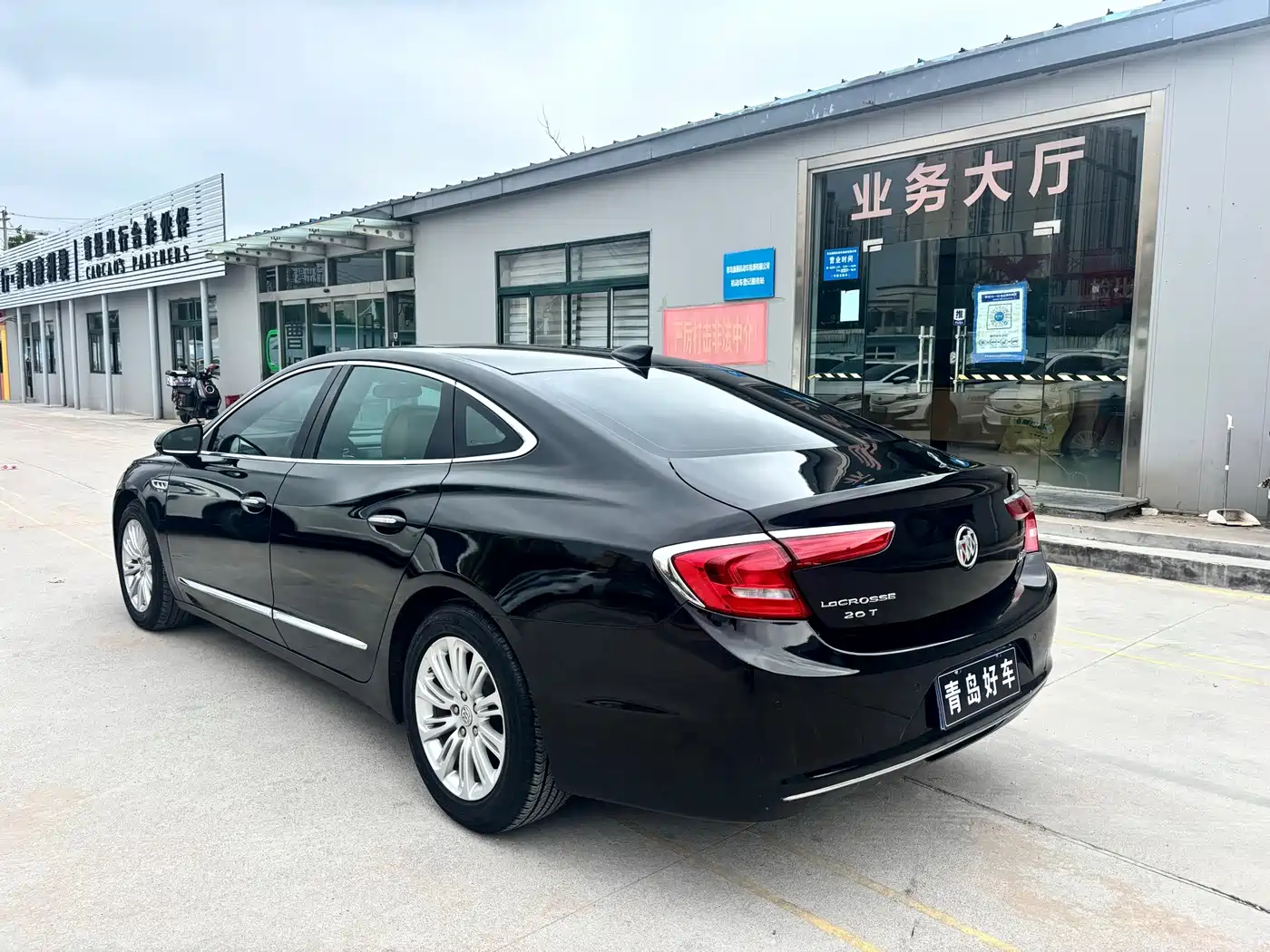 Photo 5 - Buick LaCrosse