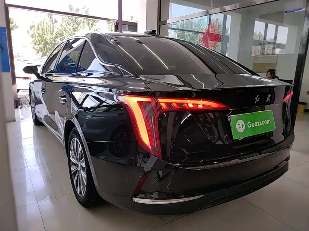Hongqi E-QM5 2022 431km Charging Enjoyment Edition фото 5