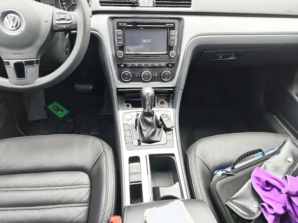 Photo 14 - Volkswagen Passat