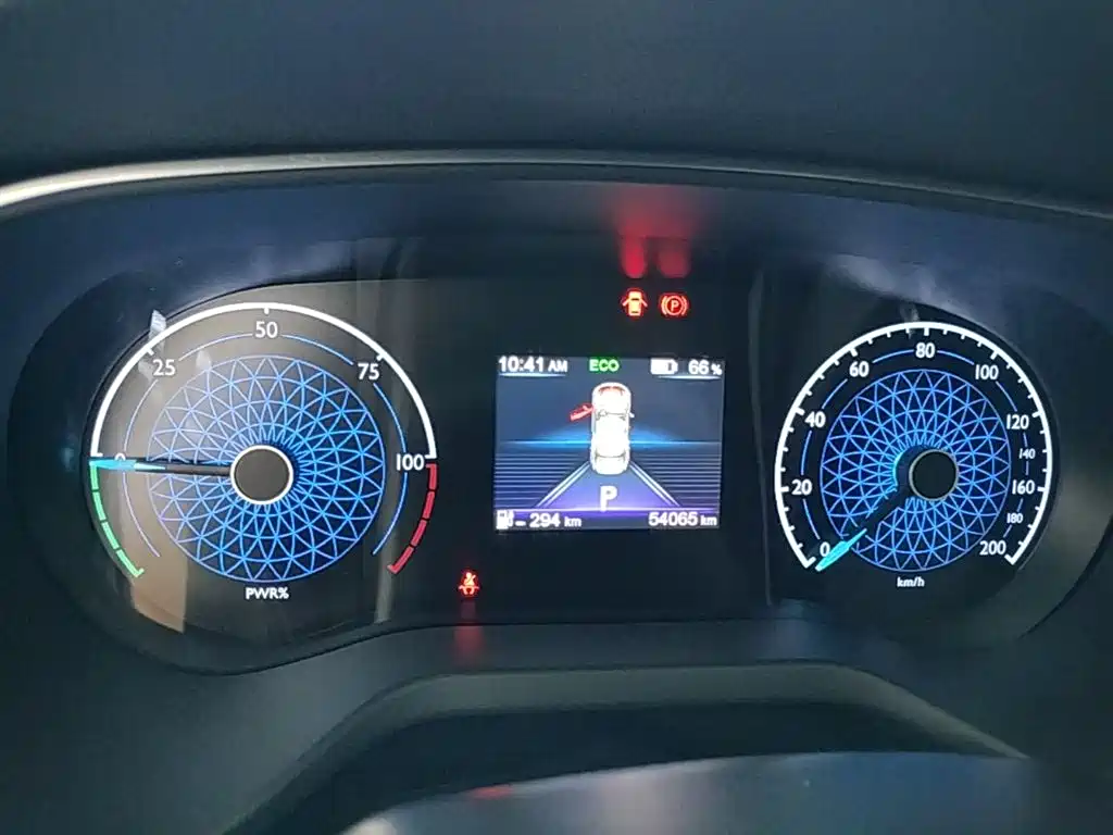 Hongqi E-QM5 2022 431km Charging Enjoyment Edition фото 12