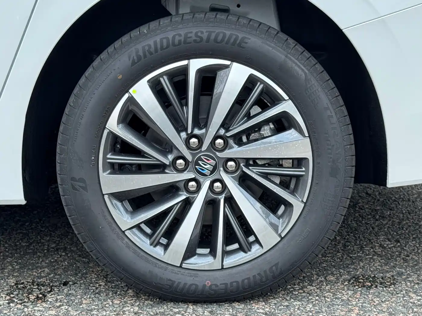 Buick GL8 New Energy 2026 Luzun Smart Luxury Avenir Edition фото 17