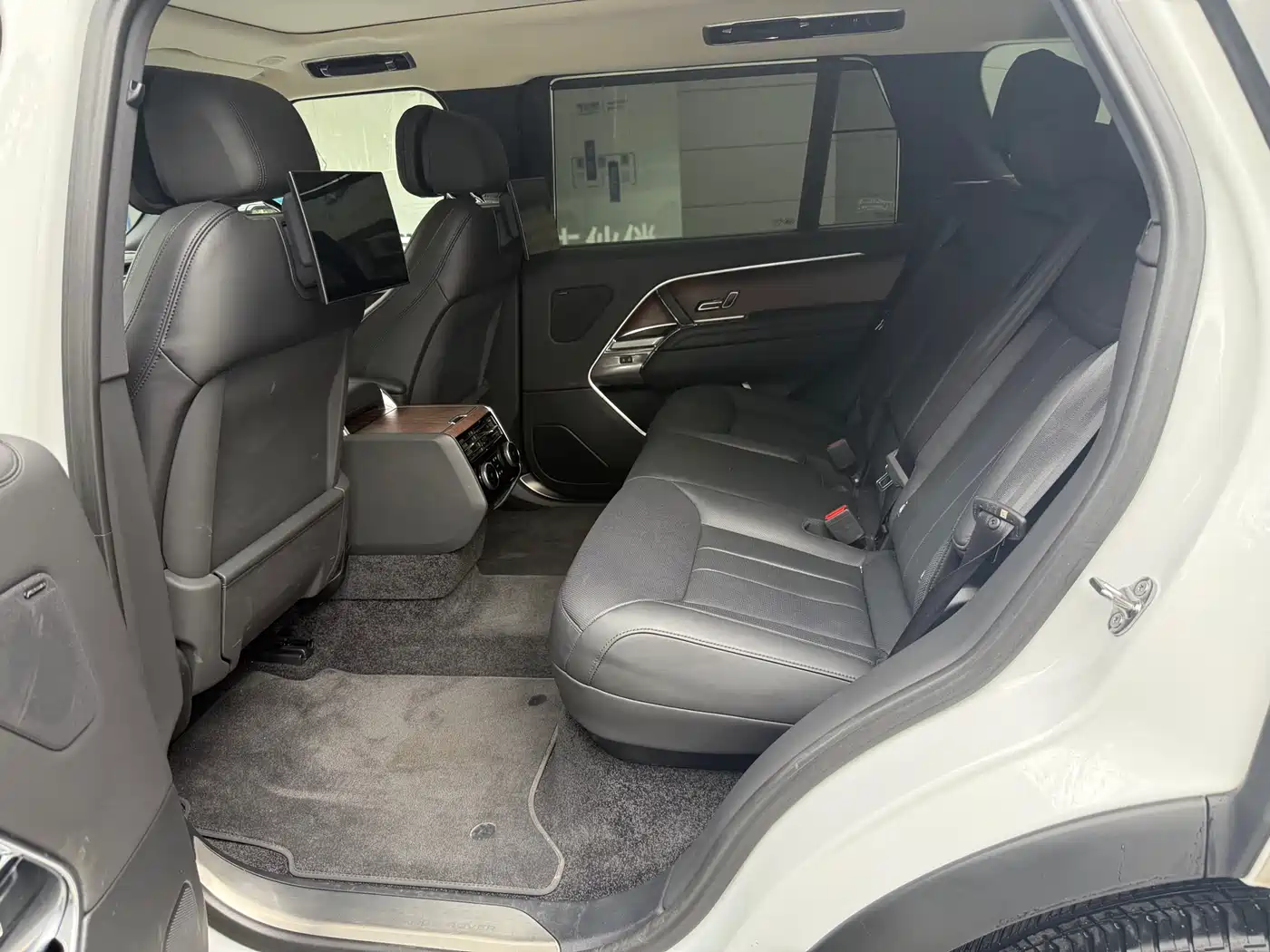 Land Rover Range Rover 2023 Facelift 3.0 L6 400PS Prosperity Extended Version фото 2