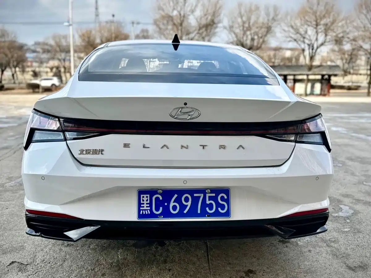 HYUNDAI ELANTRA